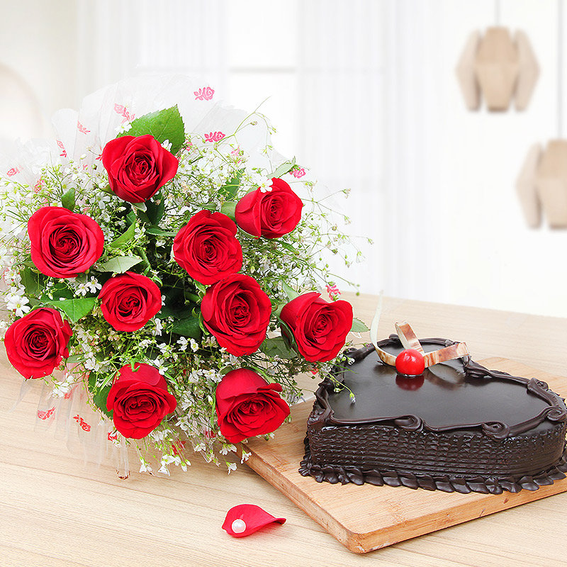 Hug Day Roses and Chocolate Cake